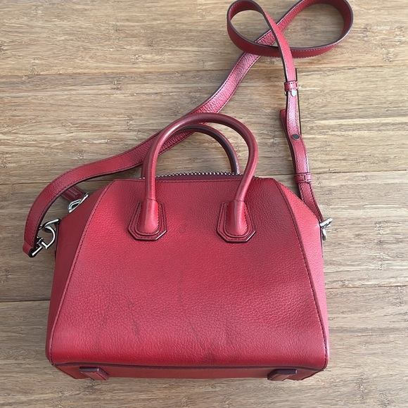 Givenchy small Antigona bag in a deep red grained leather with silver hardware - Picture 5 of 12